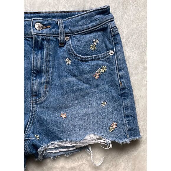 American Eagle High Rise Floral Embroidered Distressed Denim Mom Short, Size 0 - Picture 8 of 15